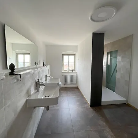 Landquartier - La Primera Апартаменты Durrrohrsdorf
