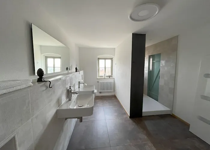 Landquartier - La Primera アパート Durrrohrsdorf